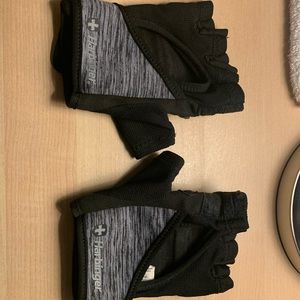 Women’s Harbinger fingerless weight training gloves. Size: M